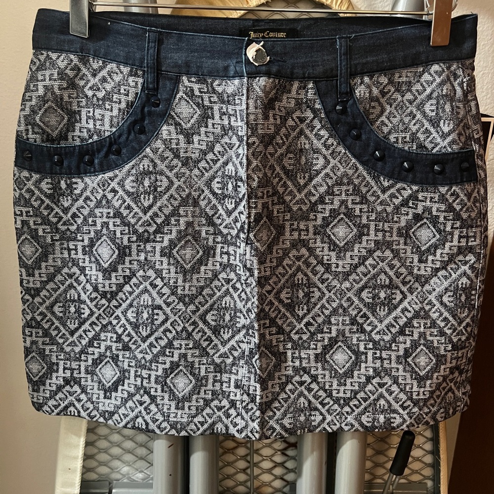 Juicy Couture Black and White Geometric Mini Skirt